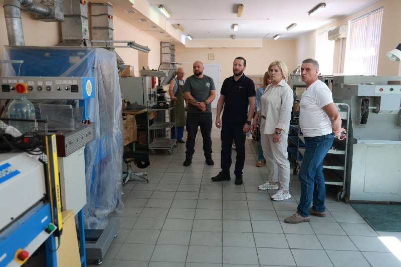 Відвідав Державне експериментальне протезно-ортопедичне підприємство. Відвідав Державне експериментальне протезно-ортопедичне підприємство.