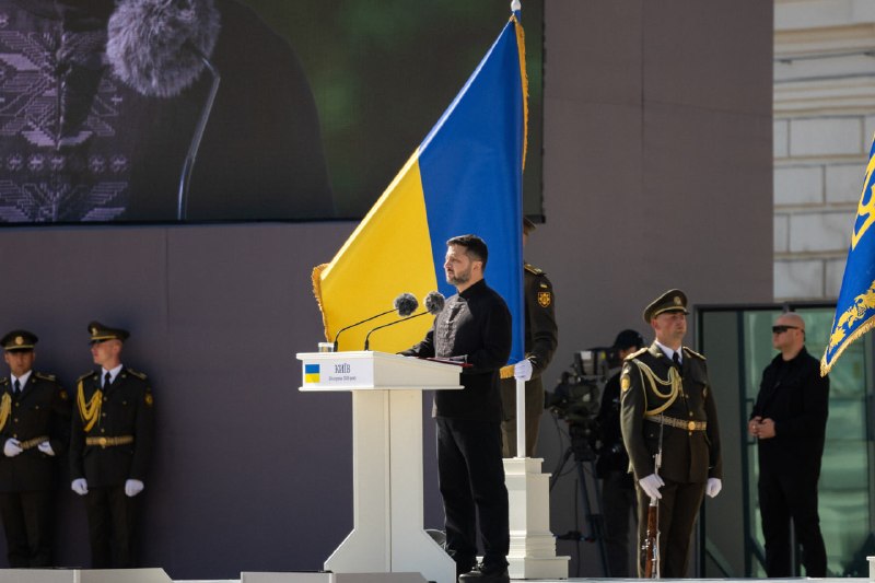 Взяв участь в урочистостях з нагоди Дня Незалежності України
Сьогодні на Софійській площі столиці разом із Президентом України Взяв участь в урочистостях з нагоди Дня Незалежності України
Сьогодні на Софійській площі столиці разом із Президентом України