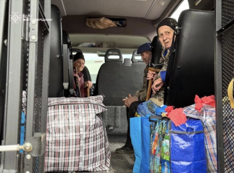 🚆30 літніх людей з інвалідністю, підопічних геріатричного пансіонату, зустріли рятувальники Житомирщини 🚆30 літніх людей з інвалідністю, підопічних геріатричного пансіонату, зустріли рятувальники Житомирщини