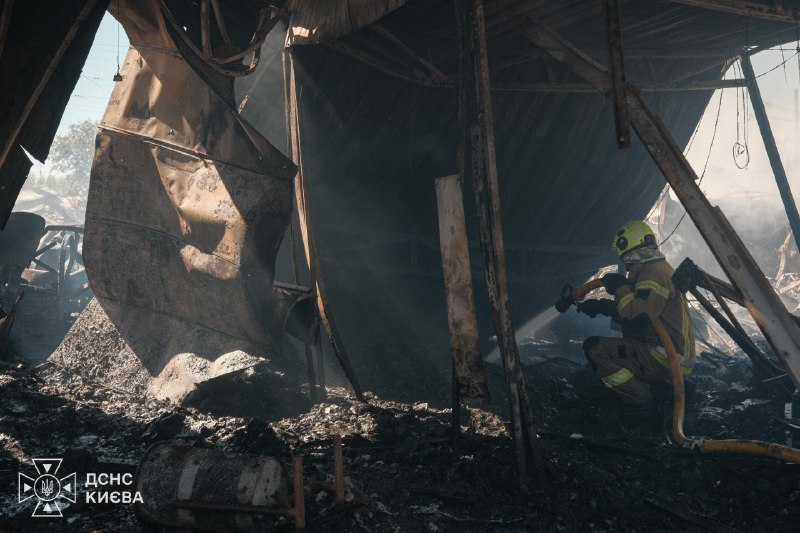 UPD | Київ: в Оболонському районі міста триває ліквідація наслідків російського обстрілу
Пожежі, спричинені атакою, ліквідували ще зранку UPD | Київ: в Оболонському районі міста триває ліквідація наслідків російського обстрілу
Пожежі, спричинені атакою, ліквідували ще зранку