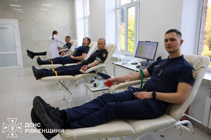 Понад 10 літрів крові для поранених воїнів ЗСУ здали рівненські рятувальники! Понад 10 літрів крові для поранених воїнів ЗСУ здали рівненські рятувальники!