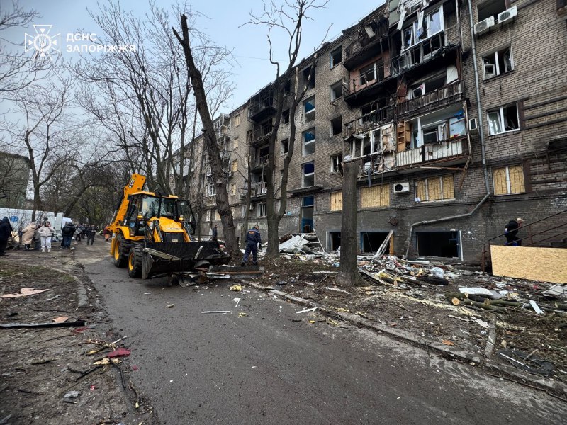 ❗У Запоріжжі завершили роботи з ліквідації наслідків масованого російського обстрілу в ніч на 26 листопада
▫️Постраждали 19 людей ❗У Запоріжжі завершили роботи з ліквідації наслідків масованого російського обстрілу в ніч на 26 листопада
▫️Постраждали 19 людей