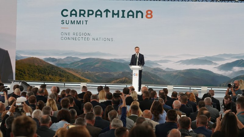 Продовжуємо роботу на саміті C8 — Карпатської вісімки.
Під час другого дня учасники заходу — представники... Продовжуємо роботу на саміті C8 — Карпатської вісімки.
Під час другого дня учасники заходу — представники...