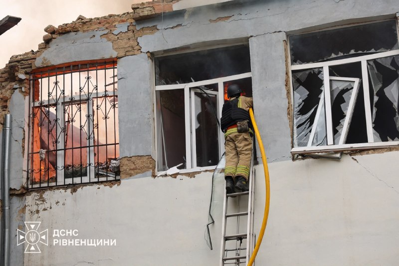 ⚠️ рівненські рятувальники ліквідували наслідки падіння уламків російського БпЛА: розібрали завали та обвалені конструкції! ⚠️ рівненські рятувальники ліквідували наслідки падіння уламків російського БпЛА: розібрали завали та обвалені конструкції!