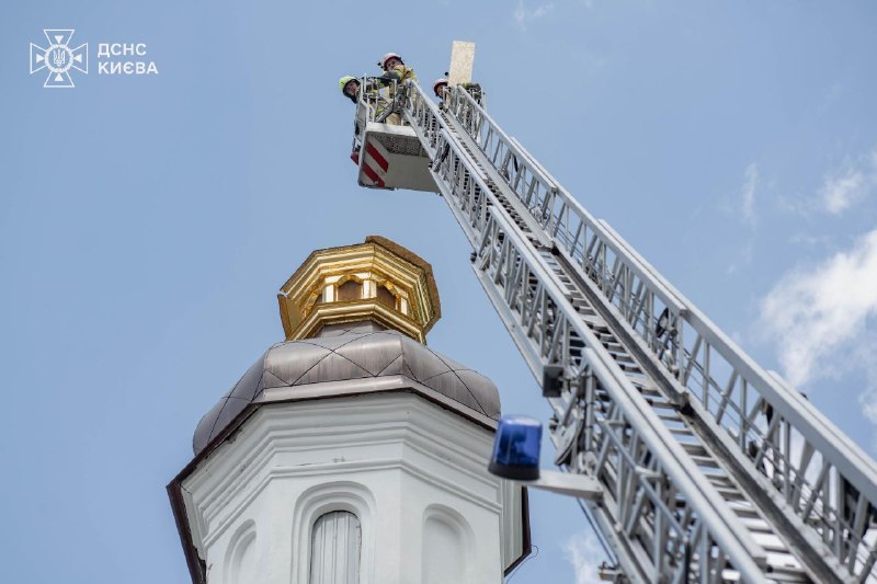 #Київ: тривають аварійно-відновлювальні роботи у Києво-Печерській лаврі після російської атаки 15 червня #Київ: тривають аварійно-відновлювальні роботи у Києво-Печерській лаврі після російської атаки 15 червня