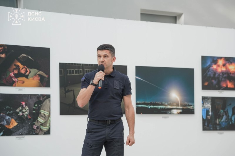 🖼 «Рятувати столицю»: у Києві відкрили виставку документальної фотографії про роботу рятувальників під час повномасштабної війни 🖼 «Рятувати столицю»: у Києві відкрили виставку документальної фотографії про роботу рятувальників під час повномасштабної війни