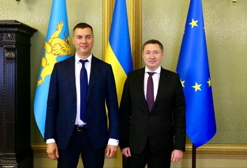 Зустрівся з головою Державного агентства лісових ресурсів України Віктором Смалем. Зустрівся з головою Державного агентства лісових ресурсів України Віктором Смалем.