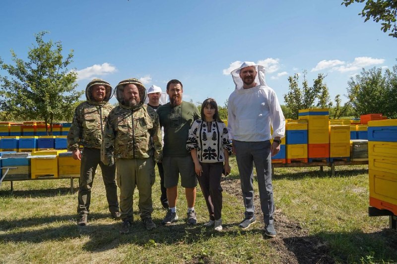 Над бджолофермою «Династія Рясних» тепер майорить Державний Прапор🇺🇦 Над бджолофермою «Династія Рясних» тепер майорить Державний Прапор🇺🇦
