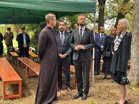 СПІЛЬНА МОЛИТВА - ШЛЯХ ДО ПОРОЗУМІННЯ
11 липня Голова УІНП взяв участь у заходах щодо вшанування жертв трагічних... СПІЛЬНА МОЛИТВА - ШЛЯХ ДО ПОРОЗУМІННЯ
11 липня Голова УІНП взяв участь у заходах щодо вшанування жертв трагічних...