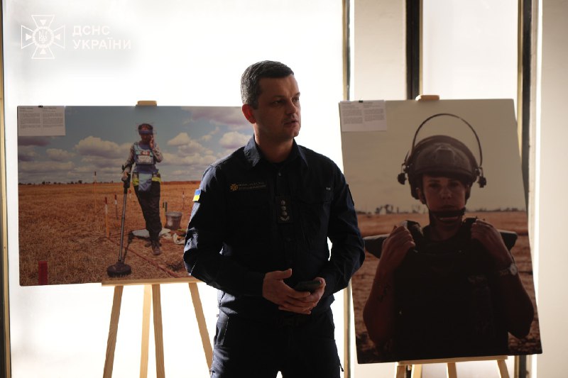 📸Уже другий рік поспіль саперки ДСНС стають героїнями фотовиставки «Жінки у розмінуванні» від The HALO Trust Ukraine 📸Уже другий рік поспіль саперки ДСНС стають героїнями фотовиставки «Жінки у розмінуванні» від The HALO Trust Ukraine