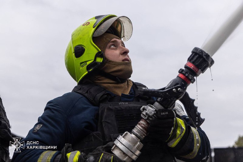 Незламні рятувальники Харківщини! В їхніх очах — сталева воля, непохитна сила, мужність, що не згасає під вогнем російських ударів Незламні рятувальники Харківщини! В їхніх очах — сталева воля, непохитна сила, мужність, що не згасає під вогнем російських ударів