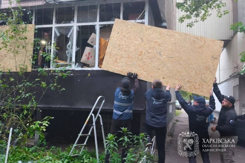 ⚠️Відучора усуваємо наслідки ворожого обстрілу у Слобідському районі Харкова. ⚠️Відучора усуваємо наслідки ворожого обстрілу у Слобідському районі Харкова.