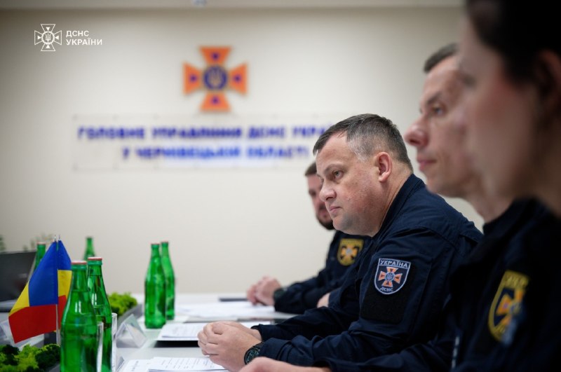 У Чернівцях відбулася двостороння зустріч представників Державної служби України з надзвичайних ситуацій та Міністерства внутрішніх справ Румунії У Чернівцях відбулася двостороння зустріч представників Державної служби України з надзвичайних ситуацій та Міністерства внутрішніх справ Румунії