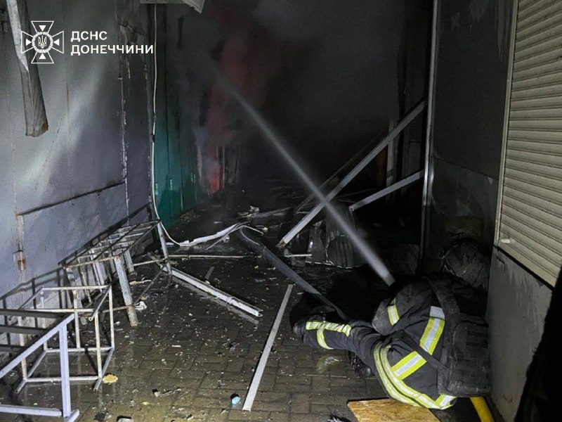 🔴 Вчора ввечері росіяни обстріляли Краматорськ на Донеччині: виникла пожежа на території підприємства 🔴 Вчора ввечері росіяни обстріляли Краматорськ на Донеччині: виникла пожежа на території підприємства