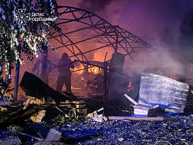 #Одещина: рятувальники ліквідували наслідки російської атаки
Унаслідок атаки окупантів у регіоні виникли пожежі та руйнування у двох районах. #Одещина: рятувальники ліквідували наслідки російської атаки
Унаслідок атаки окупантів у регіоні виникли пожежі та руйнування у двох районах.