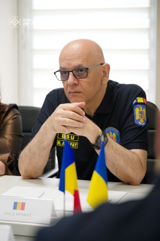 У Чернівцях відбулася двостороння зустріч представників Державної служби України з надзвичайних ситуацій та Міністерства внутрішніх справ Румунії У Чернівцях відбулася двостороння зустріч представників Державної служби України з надзвичайних ситуацій та Міністерства внутрішніх справ Румунії