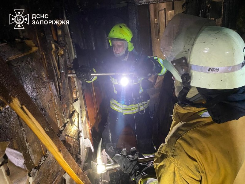 ❗UPD: У Запоріжжі рятувальники деблокували з-під завалів тіла 2 загиблих на місці удару рф по житловому будинку ❗UPD: У Запоріжжі рятувальники деблокували з-під завалів тіла 2 загиблих на місці удару рф по житловому будинку