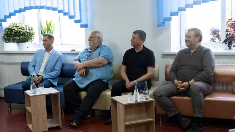 Сьогодні разом із керівниками громад Житомирщини провели традиційну 13-ту виїзну зустріч у Звягельському районі Сьогодні разом із керівниками громад Житомирщини провели традиційну 13-ту виїзну зустріч у Звягельському районі