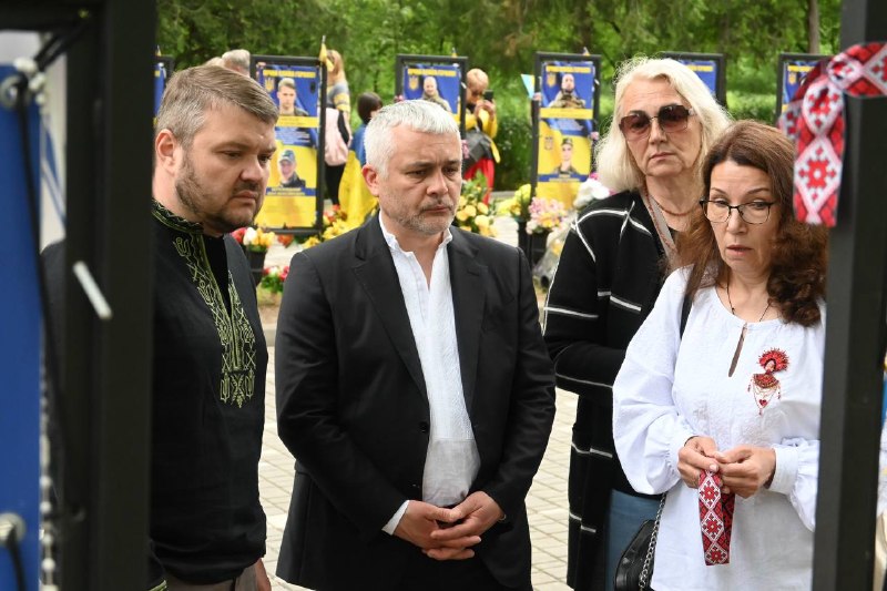 Сьогодні, у День вишиванки, в Одесі зародилася нова пам’ятна традиція - «Вишита стрічка пам’яті». Сьогодні, у День вишиванки, в Одесі зародилася нова пам’ятна традиція - «Вишита стрічка пам’яті».