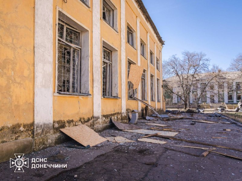 ❗️ #Донеччина: 3 загиблих та 13 поранених, внаслідок російського авіаудару
Сьогодні росіни завдали масованого авіаудару по місту Краматорськ ❗️ #Донеччина: 3 загиблих та 13 поранених, внаслідок російського авіаудару
Сьогодні росіни завдали масованого авіаудару по місту Краматорськ