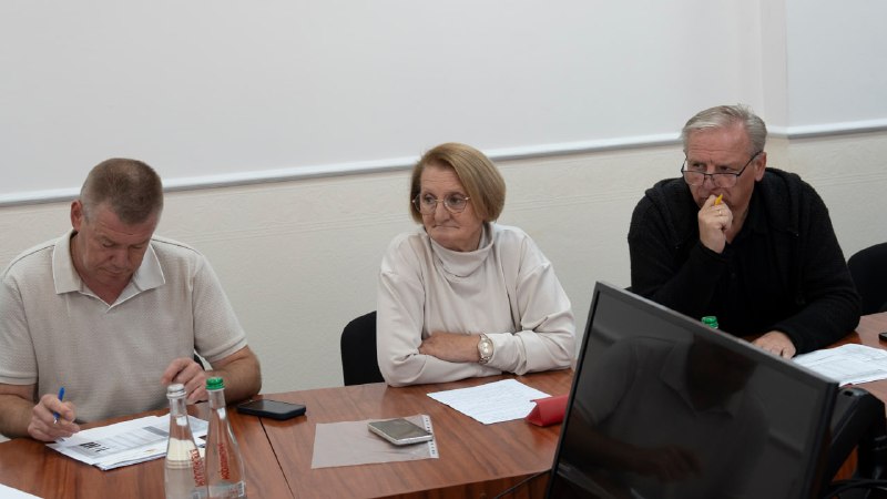 Провів розширену нараду з керівниками комунальних підприємств теплопостачання, представниками органів місцевого... Провів розширену нараду з керівниками комунальних підприємств теплопостачання, представниками органів місцевого...