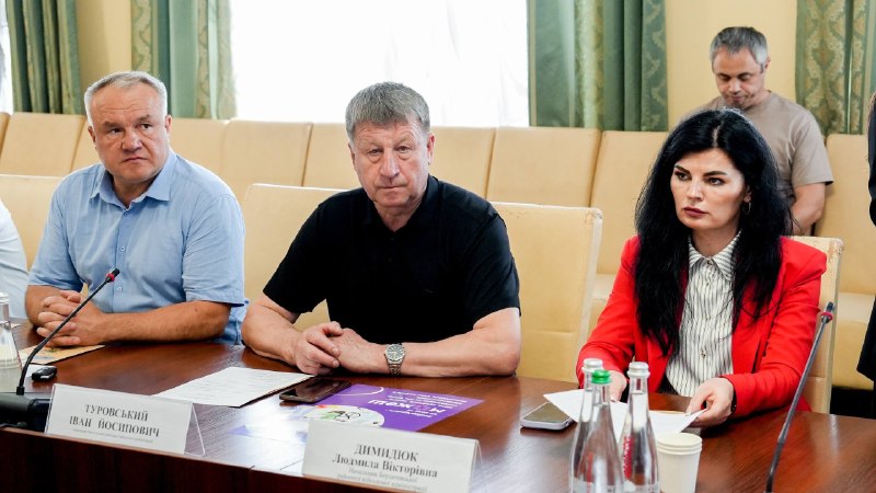 Сьогодні спільно з керівниками структурних підрозділів обласної військової адміністрації та керівниками... Сьогодні спільно з керівниками структурних підрозділів обласної військової адміністрації та керівниками...