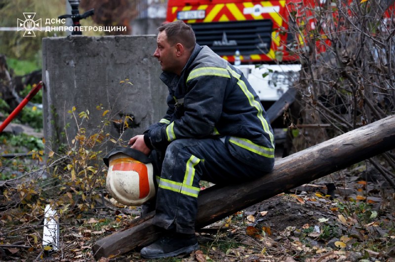 📍У Кам’янському рятувальники дістали з-під завалів багатоповерхівки тіло чоловіка 📍У Кам’янському рятувальники дістали з-під завалів багатоповерхівки тіло чоловіка