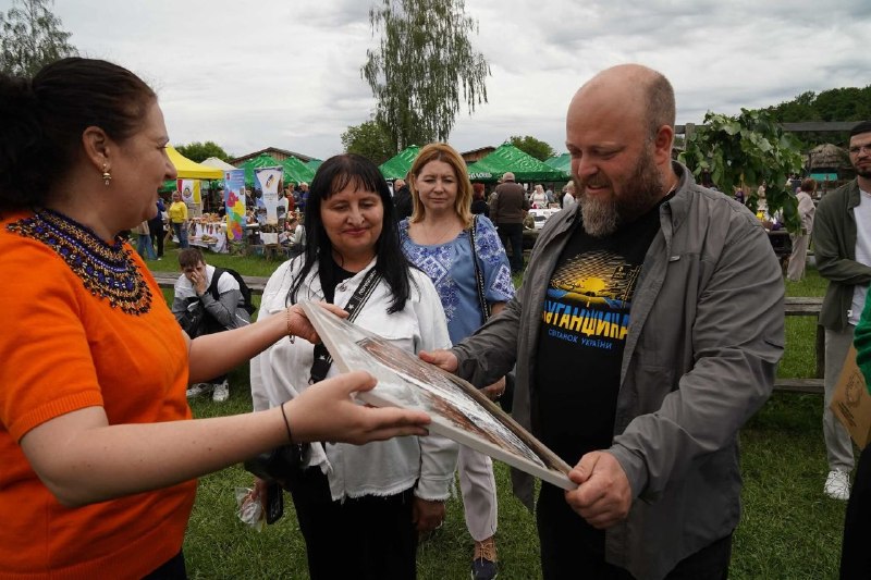 #ЛУГАНЩИНА_88
«Чорнухинська мадонна», колекція мініатюр народних костюмів Новоайдарщини та експозиції майстрів... #ЛУГАНЩИНА_88
«Чорнухинська мадонна», колекція мініатюр народних костюмів Новоайдарщини та експозиції майстрів...