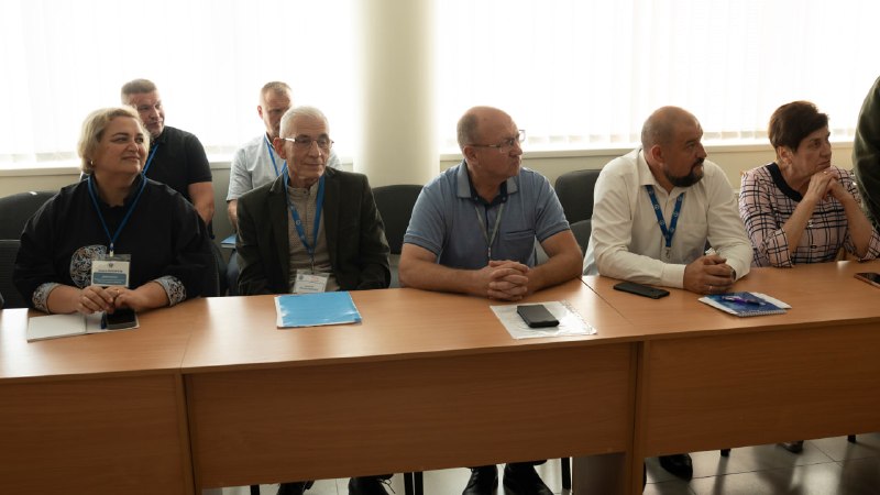 Разом з директором Державного центру зайнятості Юлією Жовтяк та головою правління Фонду загальнообов’язкового... Разом з директором Державного центру зайнятості Юлією Жовтяк та головою правління Фонду загальнообов’язкового...
