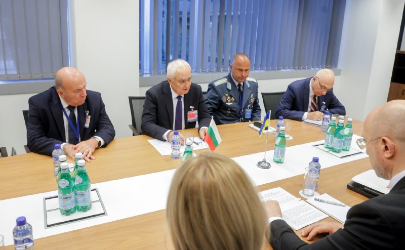🇺🇦🇧🇬 На полях "Рамштайну" провели зустріч із Міністром національної оборони Болгарії Атанасом Запряновим. 🇺🇦🇧🇬 На полях "Рамштайну" провели зустріч із Міністром національної оборони Болгарії Атанасом Запряновим.