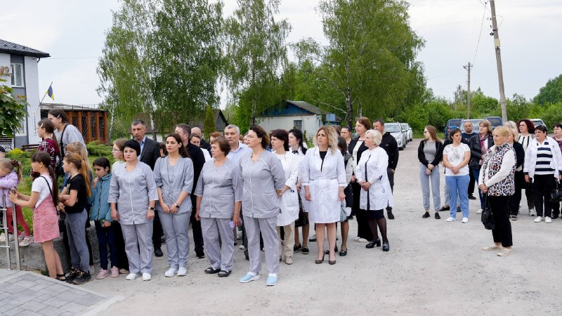 Разом із міністром охорони здоров’я України Віктором Ляшком, народними депутатами та представниками медичної... Разом із міністром охорони здоров’я України Віктором Ляшком, народними депутатами та представниками медичної...