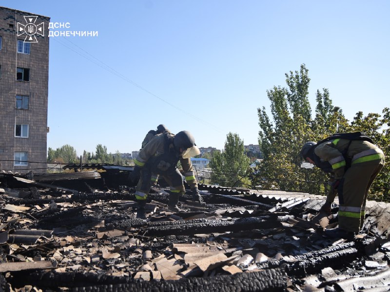 #Донеччина: російські війська обстріляли житловий сектор
Ворог 30 разів атакував Донеччину #Донеччина: російські війська обстріляли житловий сектор
Ворог 30 разів атакував Донеччину