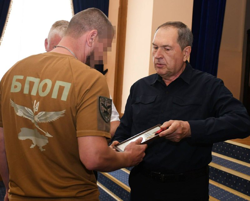 Мав за честь вручити відзнаки Президента України «За оборону України» та відзнаки Головнокомандувача ЗСУ працівникам Національної поліції України. Мав за честь вручити відзнаки Президента України «За оборону України» та відзнаки Головнокомандувача ЗСУ працівникам Національної поліції України.