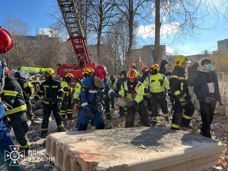 #Тернопіль: 19 людей загинули внаслідок масованого комбінованого російського удару по місту
▫️Ще 66 людей постраждали, з них 16 дітей #Тернопіль: 19 людей загинули внаслідок масованого комбінованого російського удару по місту
▫️Ще 66 людей постраждали, з них 16 дітей