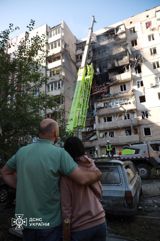 #фото_тижня
🏢 Кожне вікно цього будинку — колись було цілим світом: тут сміялися діти #фото_тижня
🏢 Кожне вікно цього будинку — колись було цілим світом: тут сміялися діти