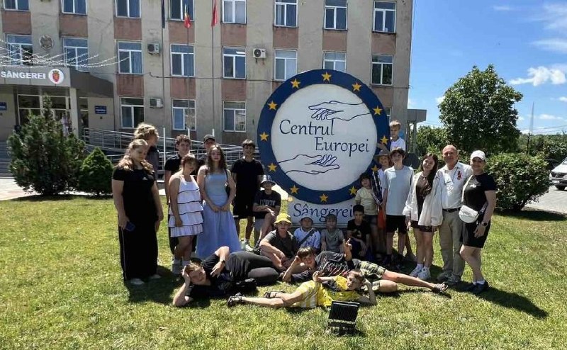 Оздоровлення без кордонів: 20 юних луганчан проводять літо в Молдові
Завдяки спільним зусиллям Луганської... Оздоровлення без кордонів: 20 юних луганчан проводять літо в Молдові
Завдяки спільним зусиллям Луганської...