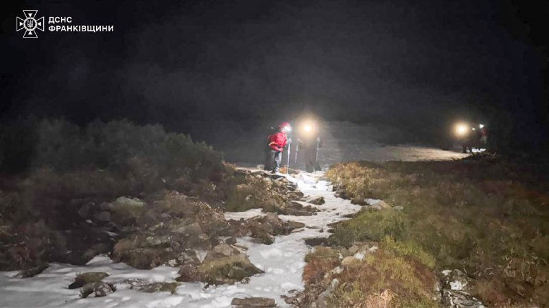 На Івано-Франківщині гірські рятувальники розшукали туристів, які заблукали поблизу гори Говерла
Мешканець Києва, 2002 р.н На Івано-Франківщині гірські рятувальники розшукали туристів, які заблукали поблизу гори Говерла
Мешканець Києва, 2002 р.н