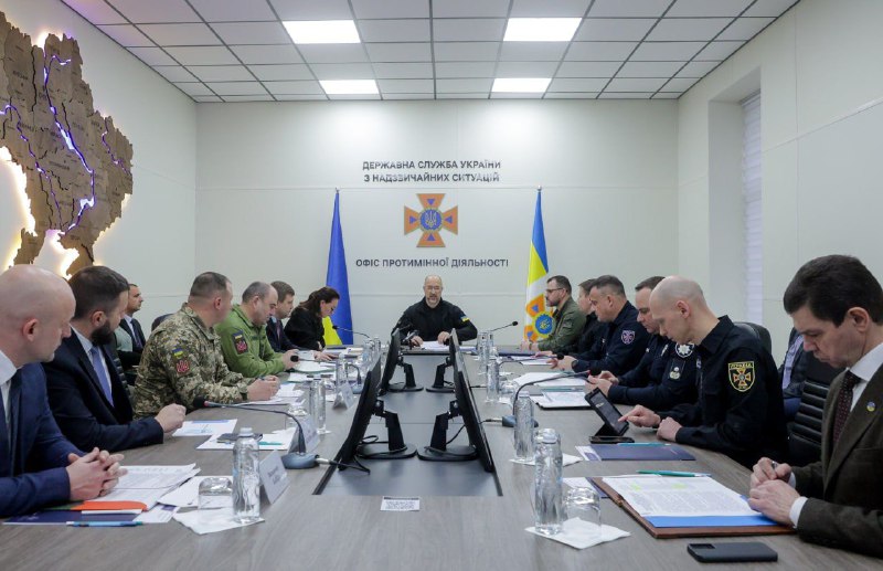 З першого року повномасштабної війни площа потенційно замінованих земель України зменшилась із 174 тис З першого року повномасштабної війни площа потенційно замінованих земель України зменшилась із 174 тис