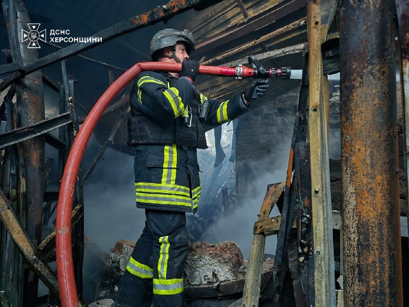 #Херсон: рятувальники ліквідували наслідки нічних атак російських FPV-дронів #Херсон: рятувальники ліквідували наслідки нічних атак російських FPV-дронів