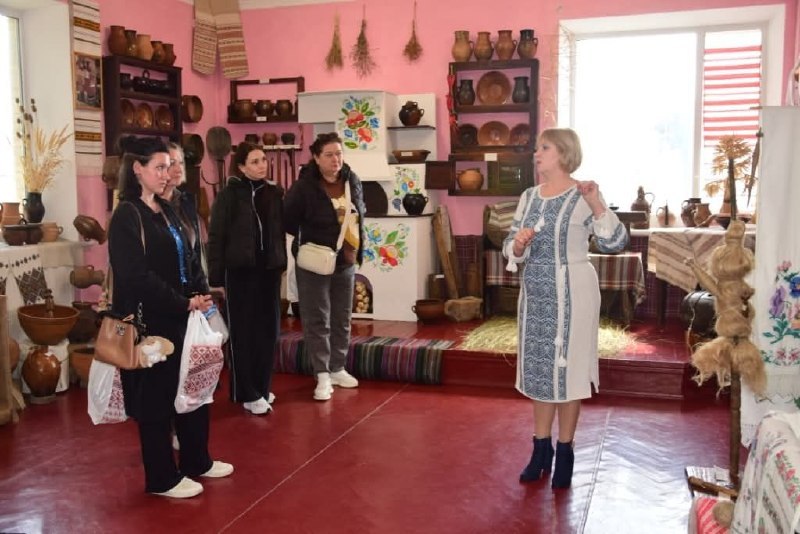 Мистецький фестиваль у Теплику об’єднав громади Вінниччини та Херсонщини.
Громади-партнерки Мистецький фестиваль у Теплику об’єднав громади Вінниччини та Херсонщини.
Громади-партнерки