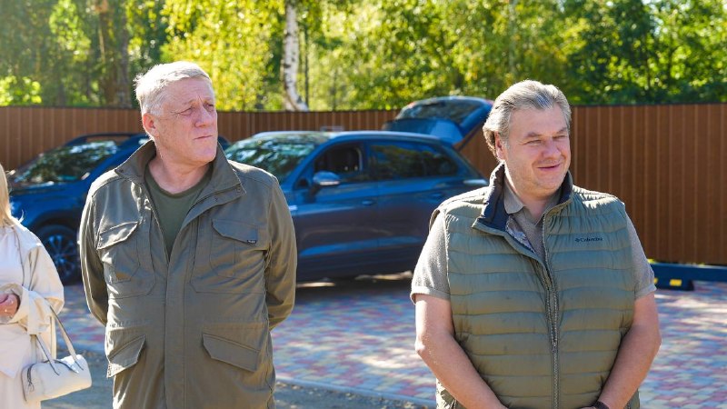 Під час робочої поїздки на Олевщину привітав з прийдешнім професійним святом працівників обласного комунального підприємства «Житомироблагроліс». Під час робочої поїздки на Олевщину привітав з прийдешнім професійним святом працівників обласного комунального підприємства «Житомироблагроліс».