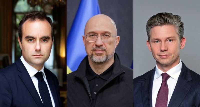 Зміцнюємо військову підтримку з боку партнерів.
🇫🇷 З Міністром оборони Франції Себастьяном Лекорню обговорили... Зміцнюємо військову підтримку з боку партнерів.
🇫🇷 З Міністром оборони Франції Себастьяном Лекорню обговорили...