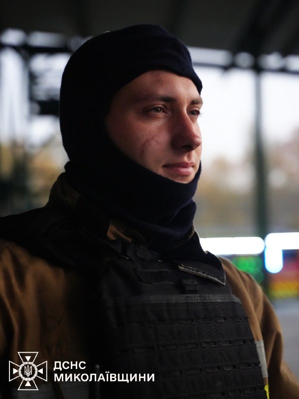 💪Незламні вогнеборці Миколаєва
Обличчя в кіптяві, очі — повні втоми й сили водночас. 💪Незламні вогнеборці Миколаєва
Обличчя в кіптяві, очі — повні втоми й сили водночас.