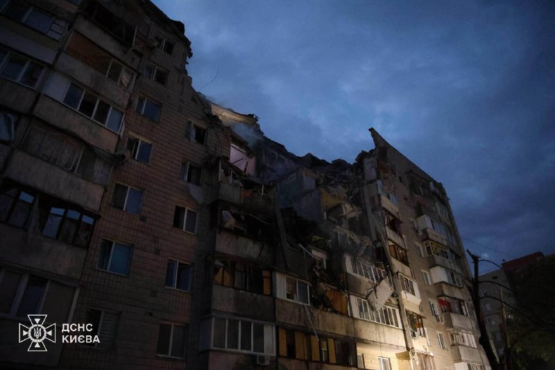 Цієї ночі Київ був під масованим російським ударом. Росія випустила 68 ракет і ще 351 ударний дрон Цієї ночі Київ був під масованим російським ударом. Росія випустила 68 ракет і ще 351 ударний дрон
