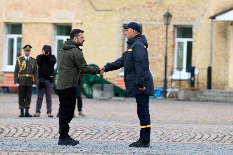 🇺🇦Президент України Володимир Зеленський відзначив рятувальника ДСНС державною нагородою з нагоди Дня захисників і захисниць України 🇺🇦Президент України Володимир Зеленський відзначив рятувальника ДСНС державною нагородою з нагоди Дня захисників і захисниць України