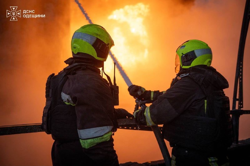 ❗Масштабна пожежа виникла на Одещині через російську атаку!
Пошкоджена промислова інфраструктура ❗Масштабна пожежа виникла на Одещині через російську атаку!
Пошкоджена промислова інфраструктура