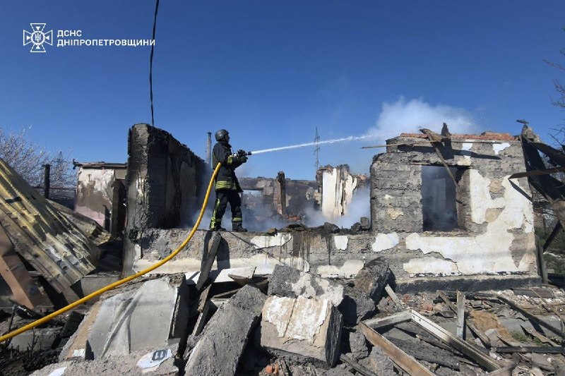 🔴 росіяни обстріляли Дніпропетровщину!
▪️У Нікополі поранені 10 людей, серед них — півторарічна дівчинка та 17-річний хлопець. 🔴 росіяни обстріляли Дніпропетровщину!
▪️У Нікополі поранені 10 людей, серед них — півторарічна дівчинка та 17-річний хлопець.