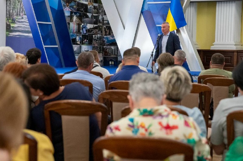 Напередодні Дня медичного працівника привітав столичних медиків з професійним святом та вручив нагороди від столиці. Напередодні Дня медичного працівника привітав столичних медиків з професійним святом та вручив нагороди від столиці.