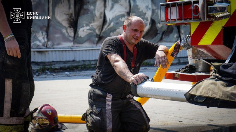 ‼️На Київщині рятувальники другу добу поспіль працюють у надважких умовах, долаючи наслідки російської атаки ‼️На Київщині рятувальники другу добу поспіль працюють у надважких умовах, долаючи наслідки російської атаки