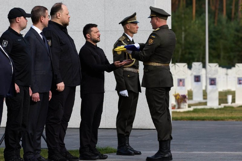 ЄВГЕНА КОНОВАЛЬЦЯ ПЕРЕПОХОВАЛИ НА НАЦІОНАЛЬНОМУ ВІЙСЬКОВОМУ КЛАДОВИЩІ ЄВГЕНА КОНОВАЛЬЦЯ ПЕРЕПОХОВАЛИ НА НАЦІОНАЛЬНОМУ ВІЙСЬКОВОМУ КЛАДОВИЩІ